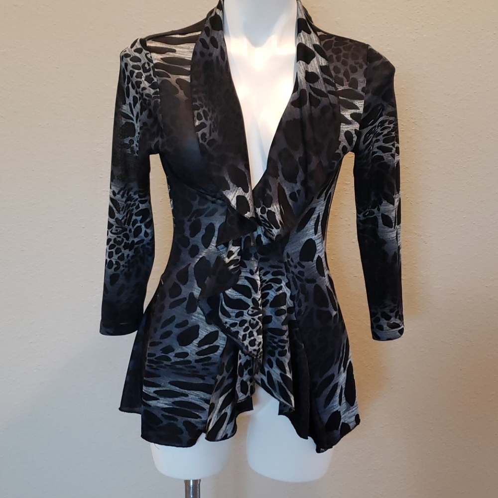 Three quarter sleeve leopard jacket